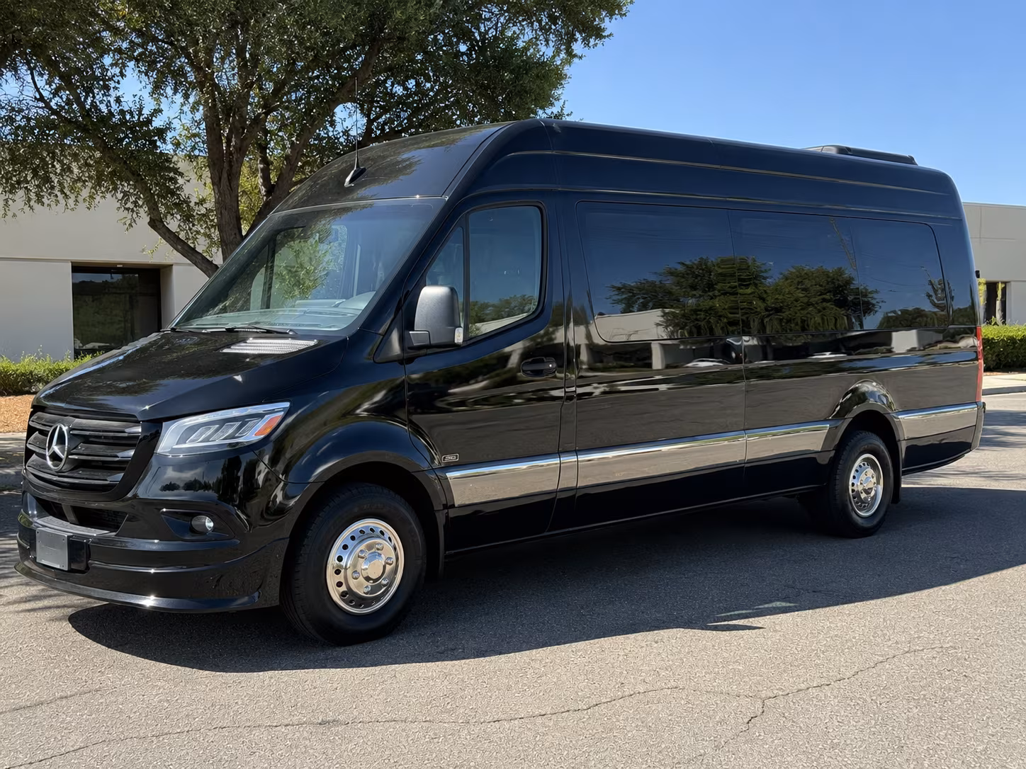 find the perfect transportation for your next airport transfer 3
