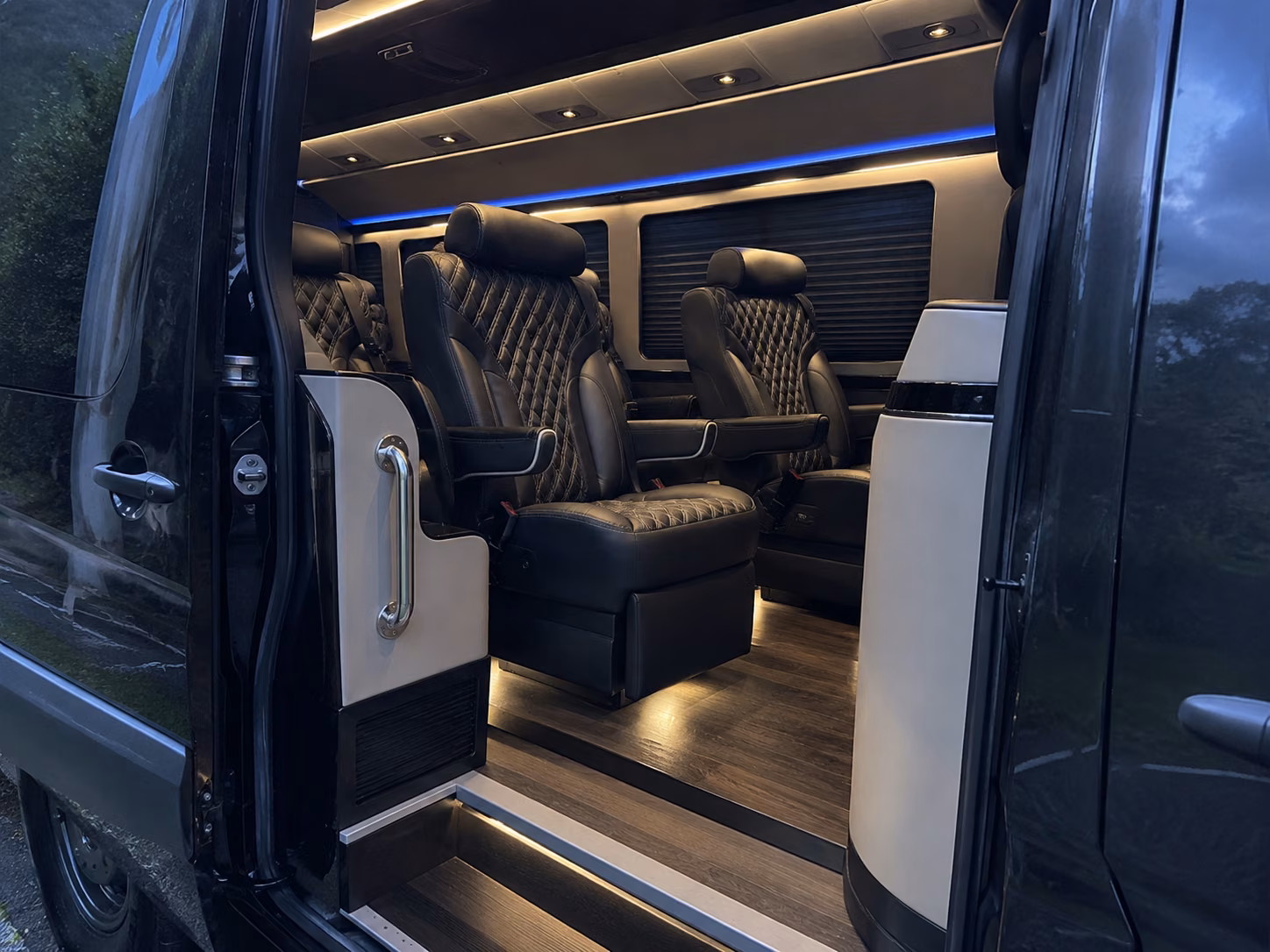 shreveport 20 passenger sprinter van interior